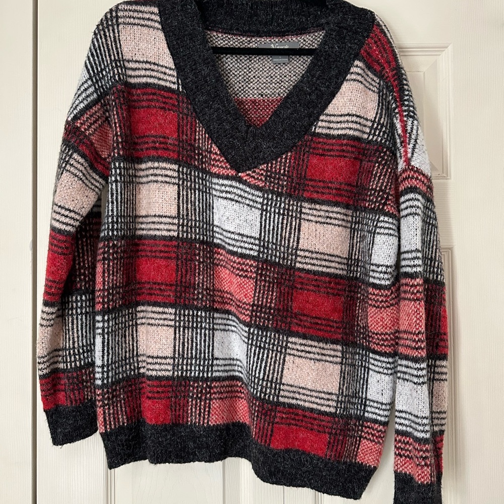 V-neck checkered sweater